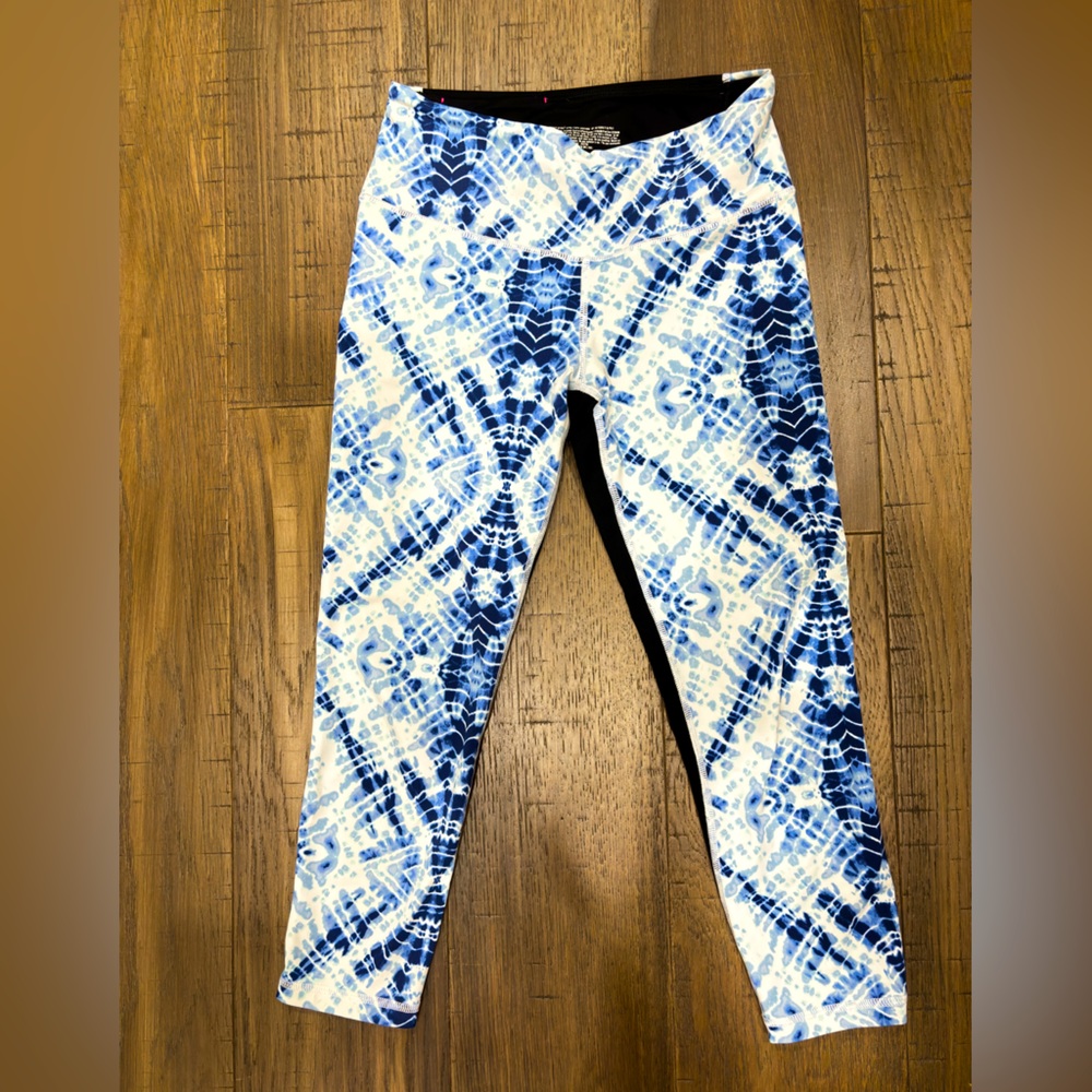 Victoria’s Secret knockout tie dye crop leggings.